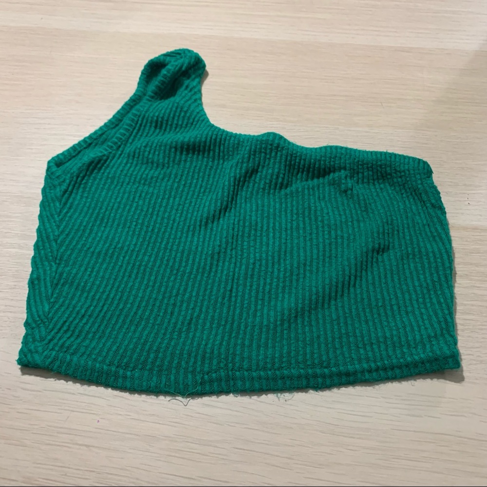 Pretty little thing green crop top size 4
